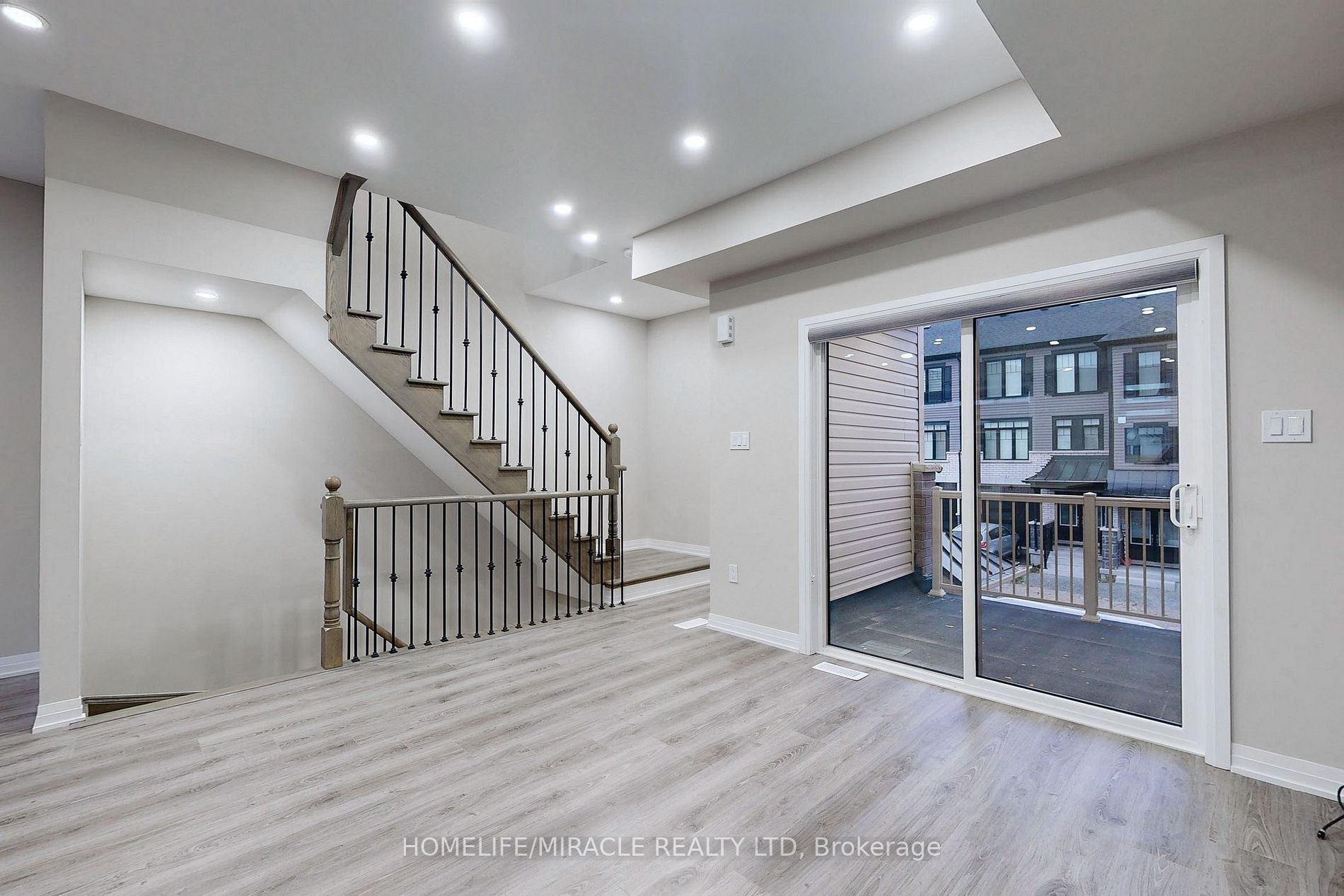 6 Ambereen Place