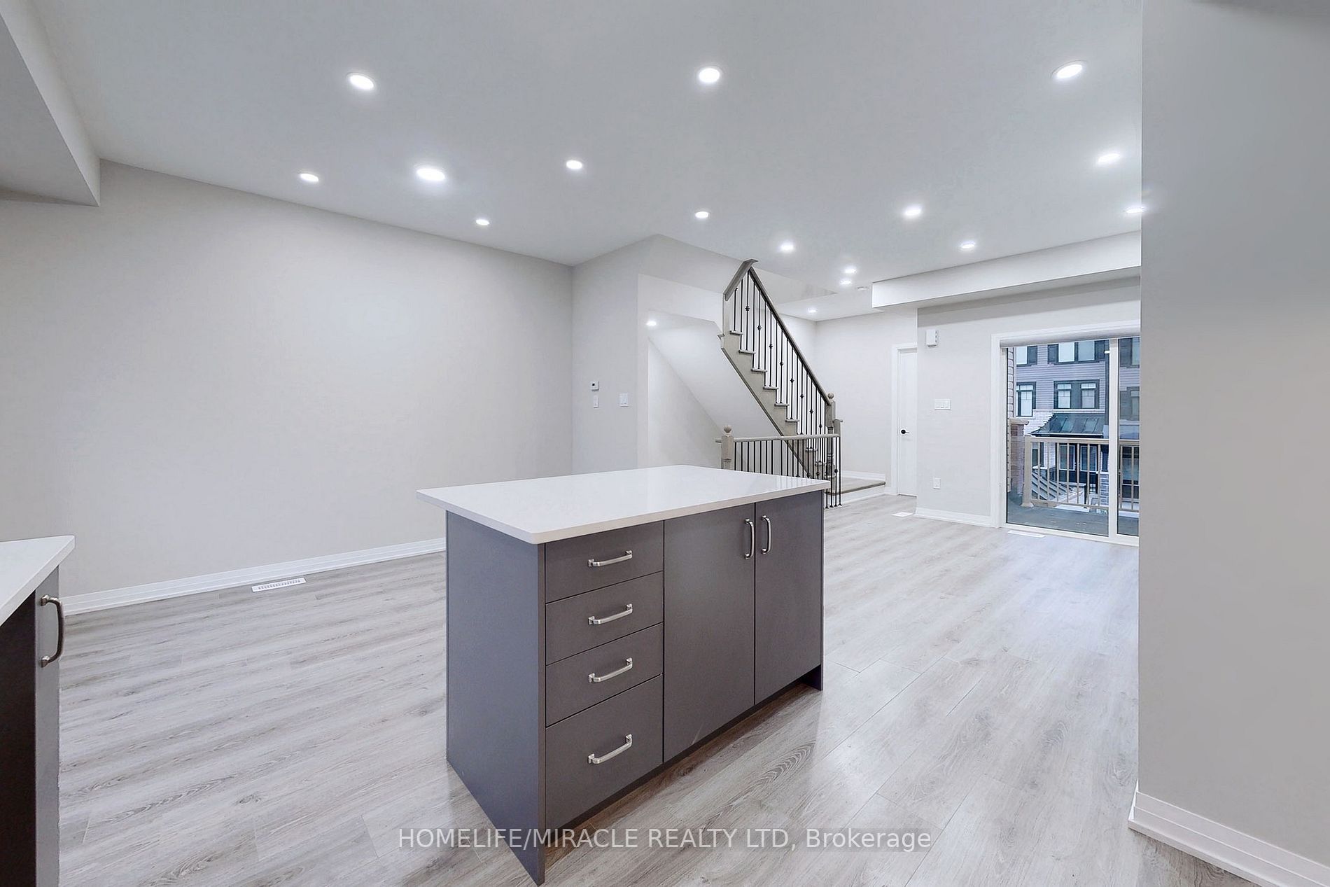 6 Ambereen Place