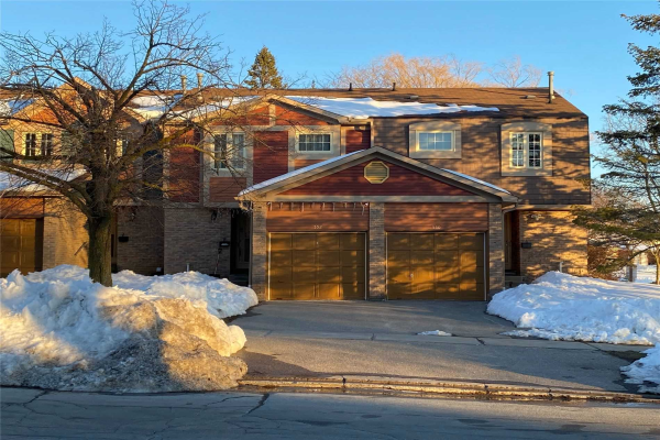 552 Sandhurst Circ, Toronto