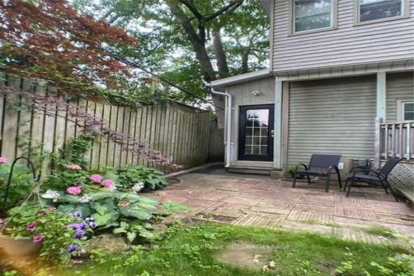 3 Scarborough Rd, Toronto