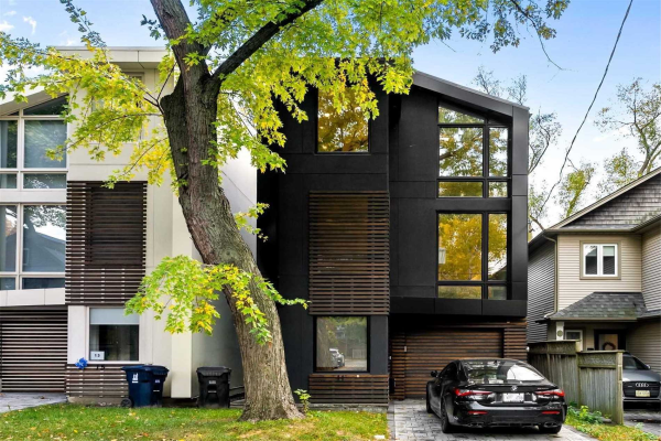 11 Edgewood Grve, Toronto