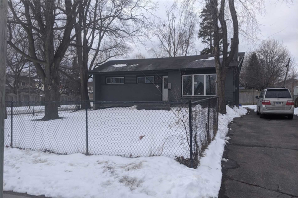 1152 Cedar St, Oshawa