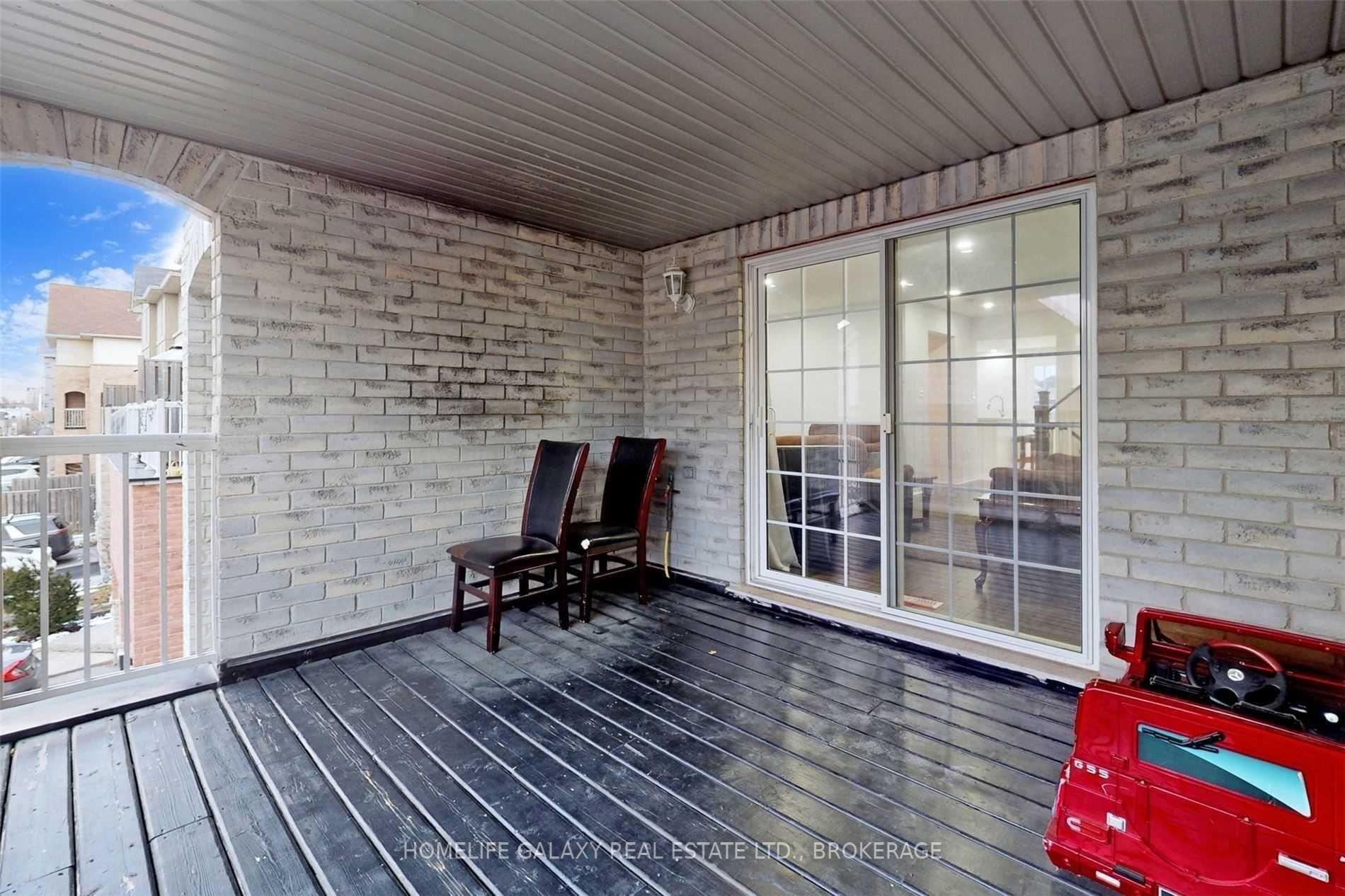 527 Rossland Road E