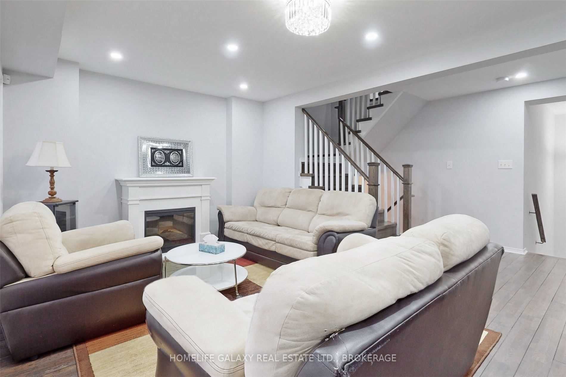 527 Rossland Road E