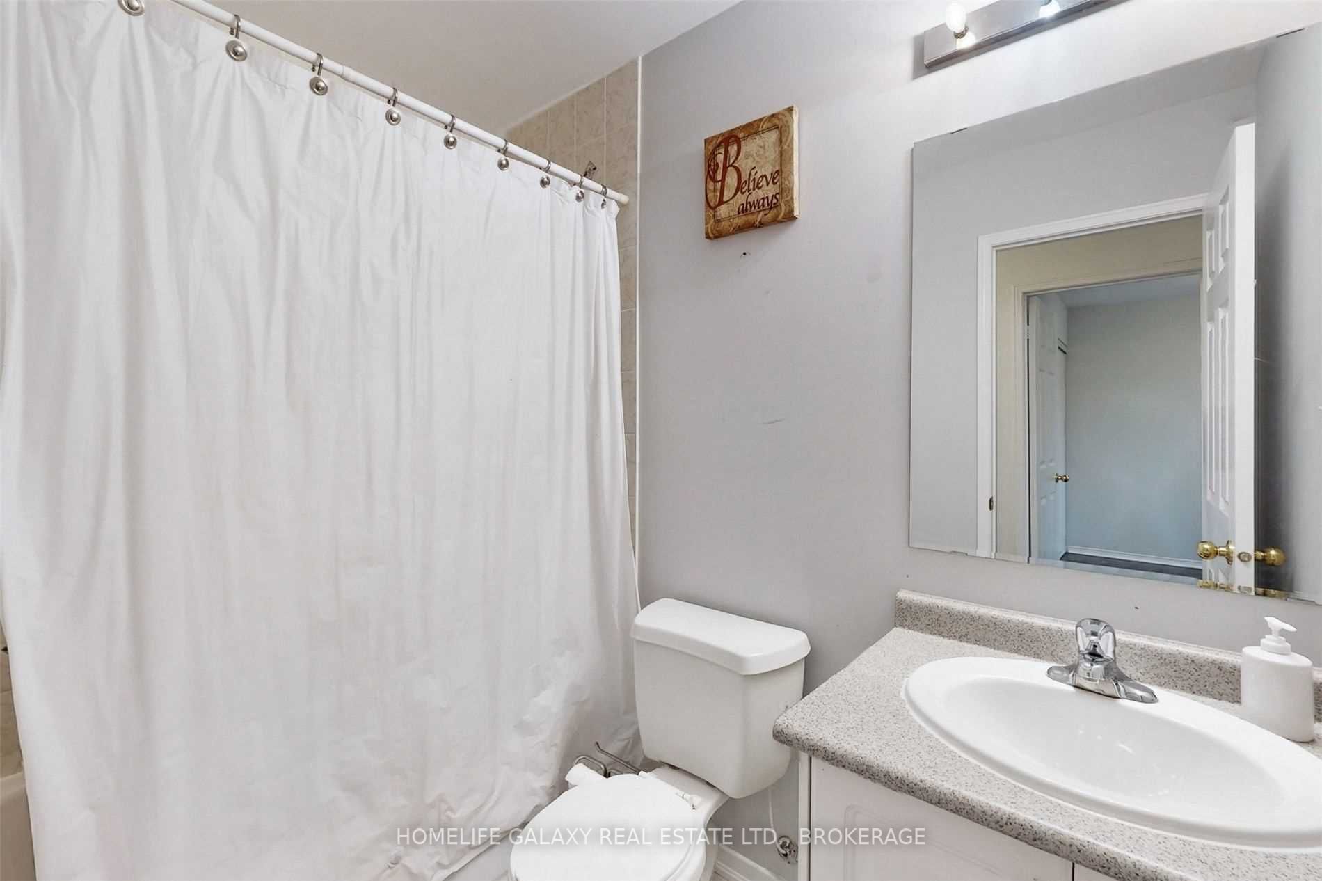 527 Rossland Road E