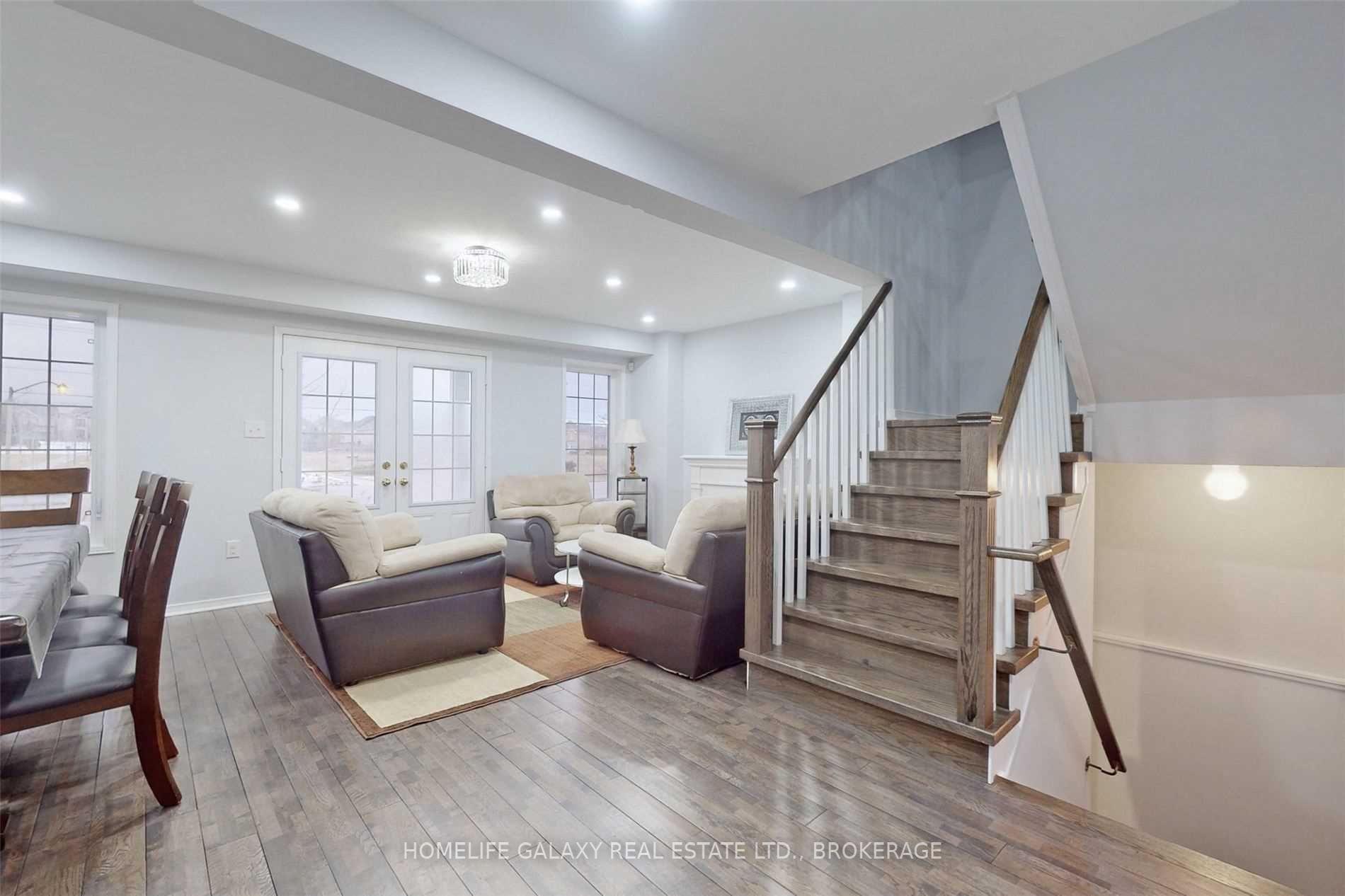 527 Rossland Road E
