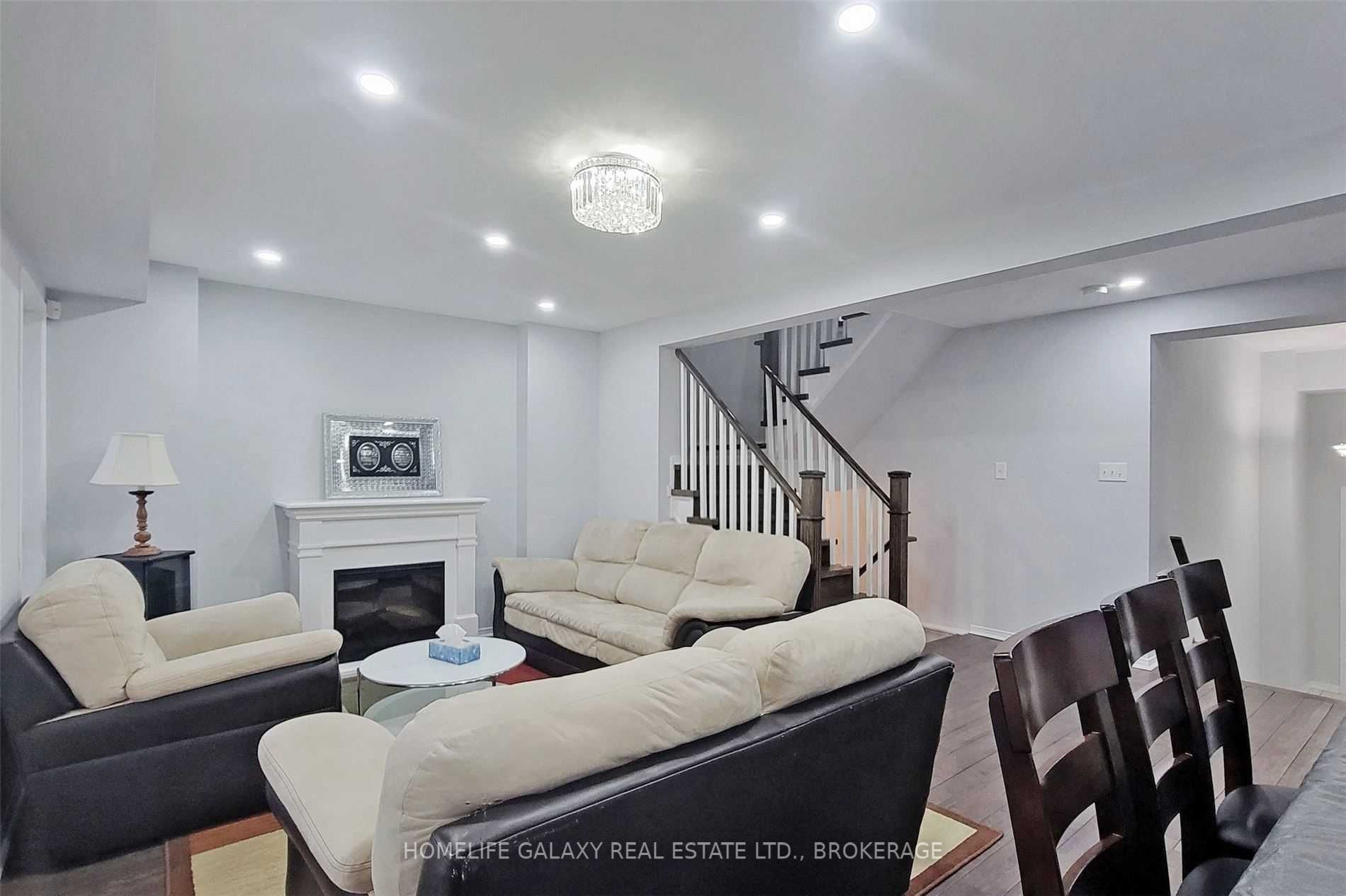 527 Rossland Road E