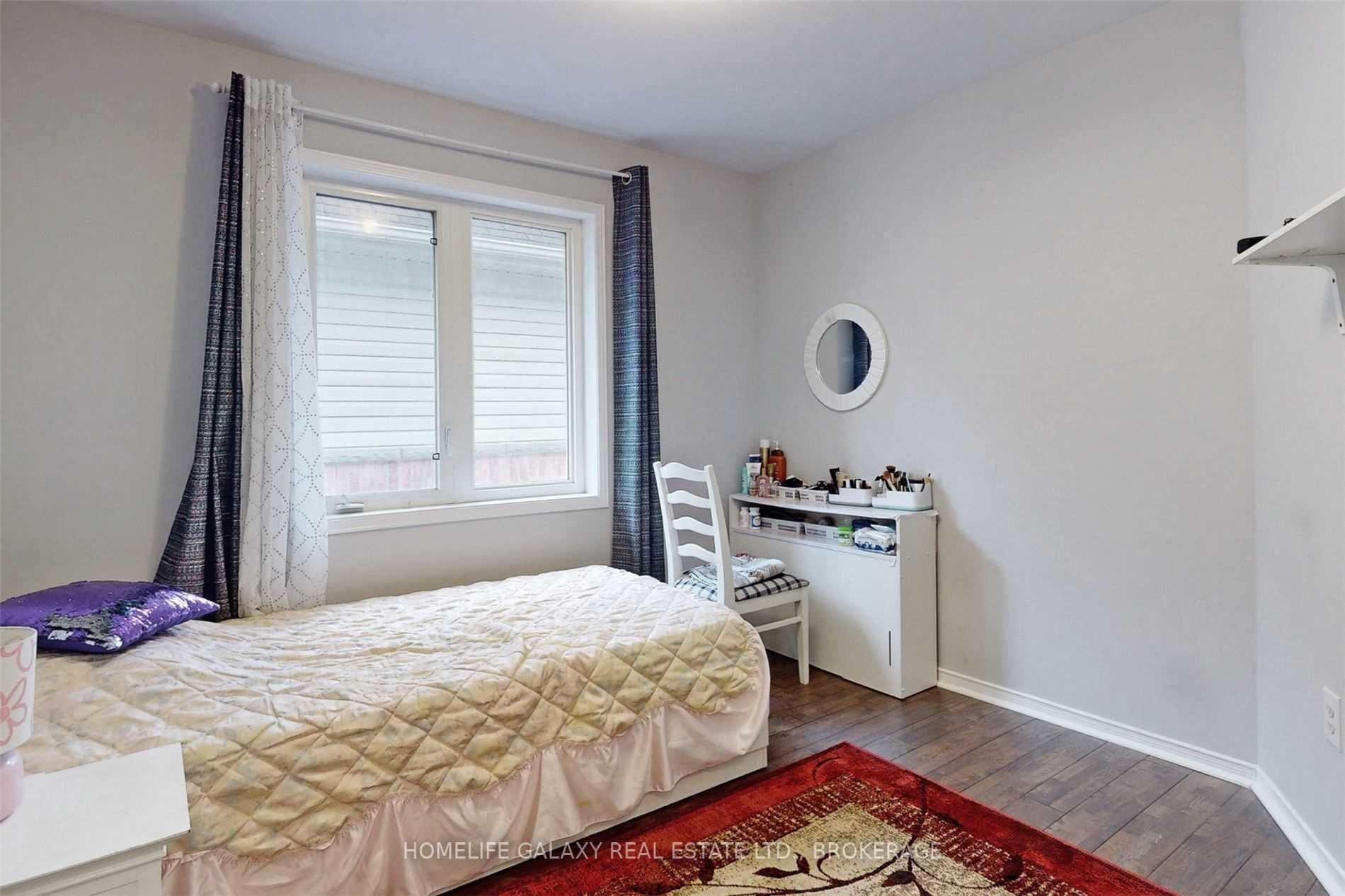 527 Rossland Road E