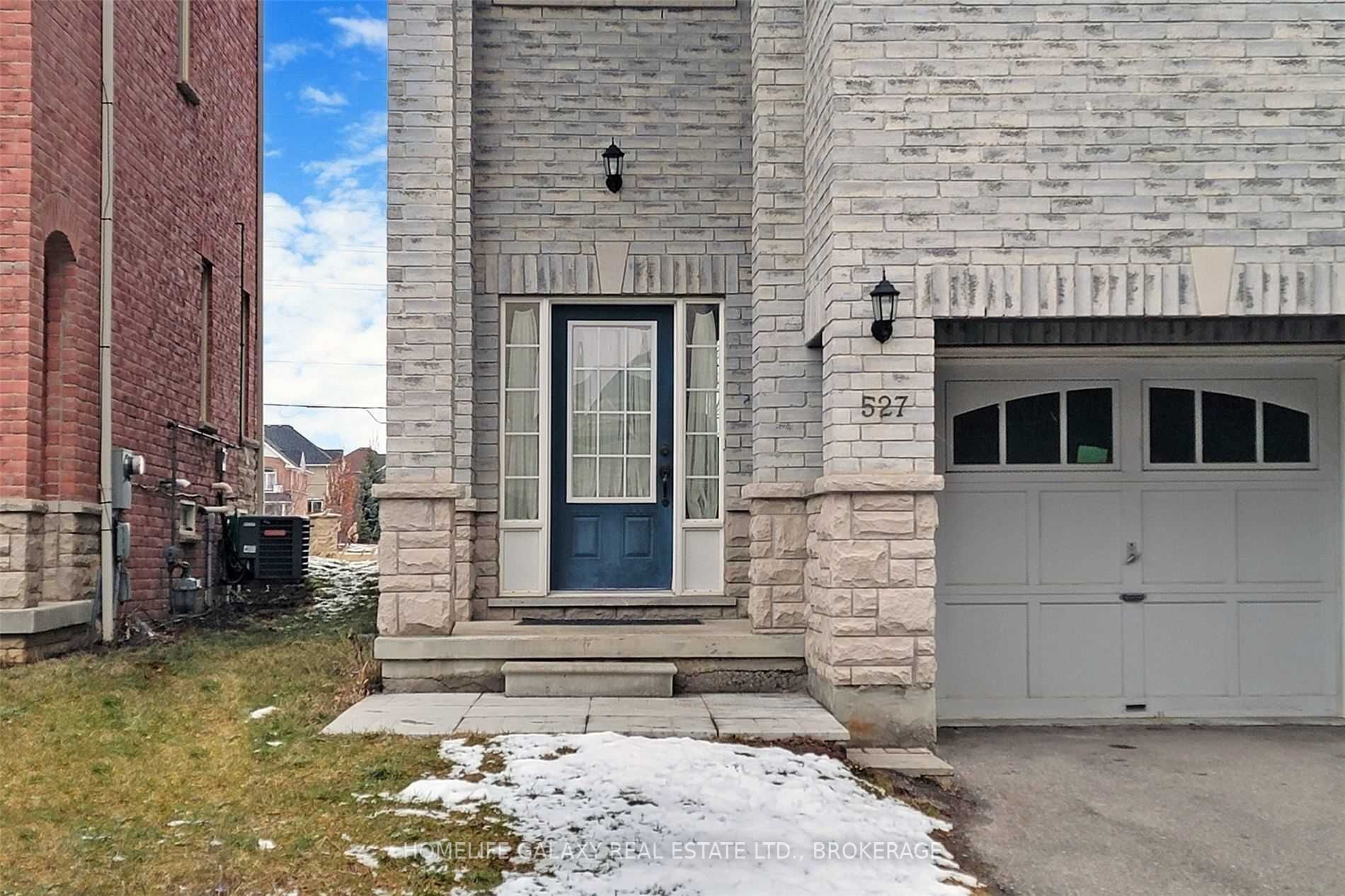 527 Rossland Road E
