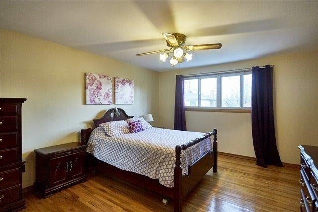 990 Hawthorne Crt