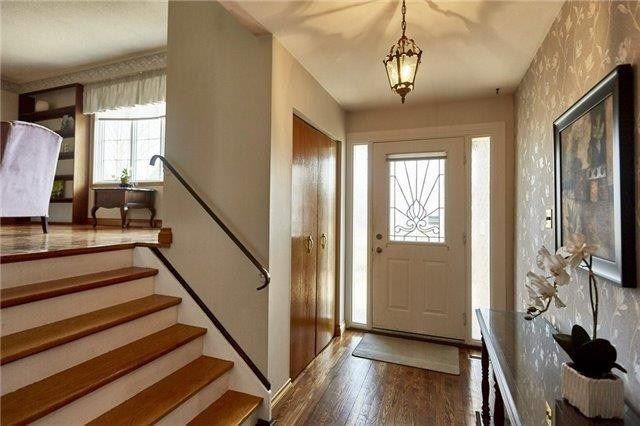 990 Hawthorne Crt