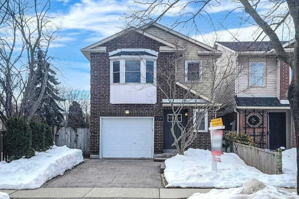 128 Frost Dr, Whitby