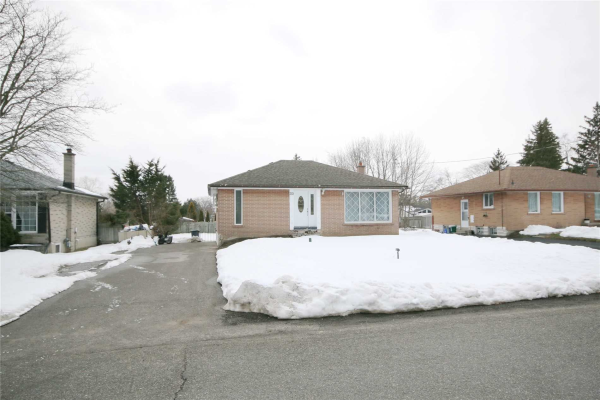 210 Hallett Ave, Whitby