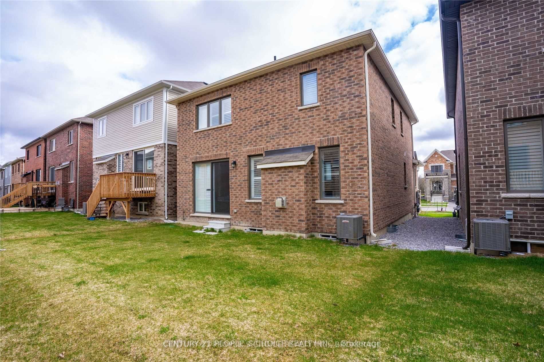 141 Barkerville Dr E