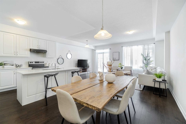 32 Louise Cres, Whitby