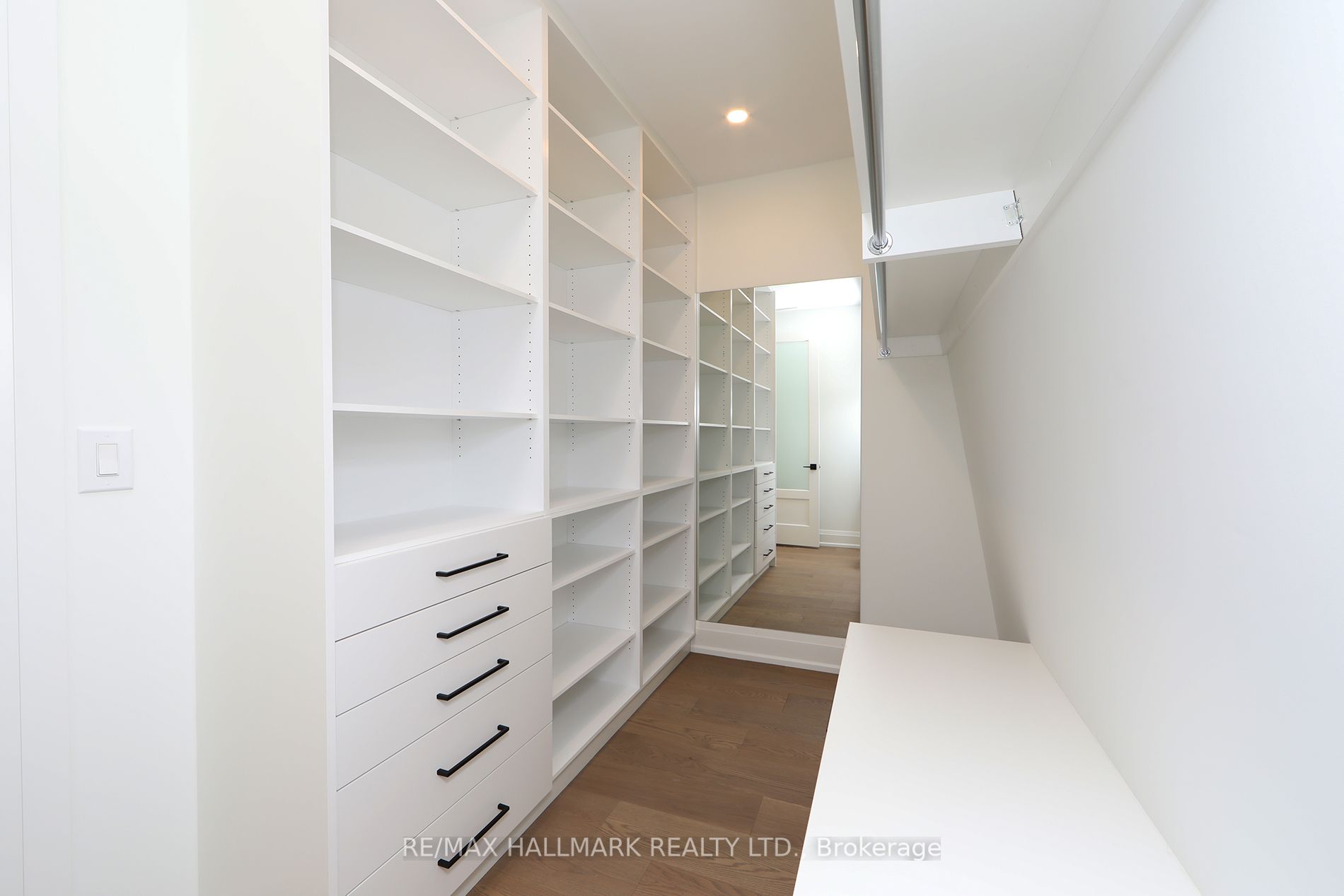 27 Hunter St