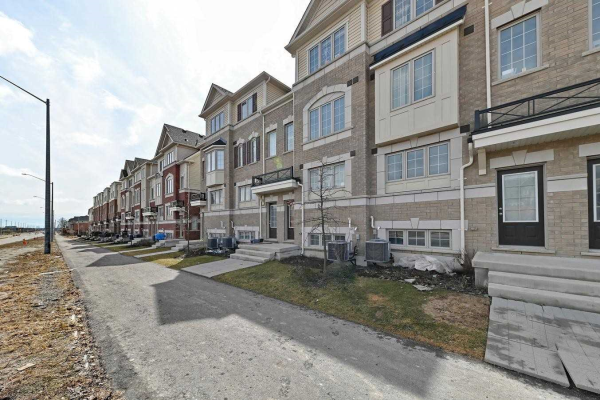 2546 Rose Drop Path, Oshawa
