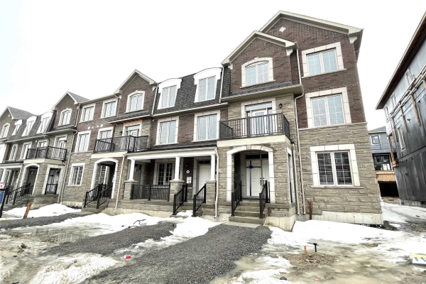 3348 Thunderbird Prom, Pickering