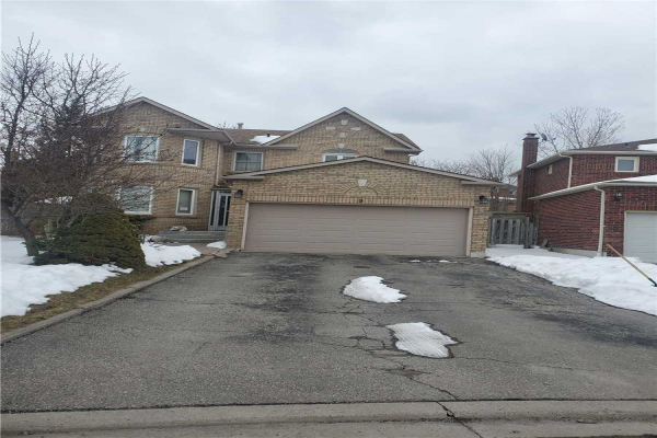 9 Hawker Crt, Ajax