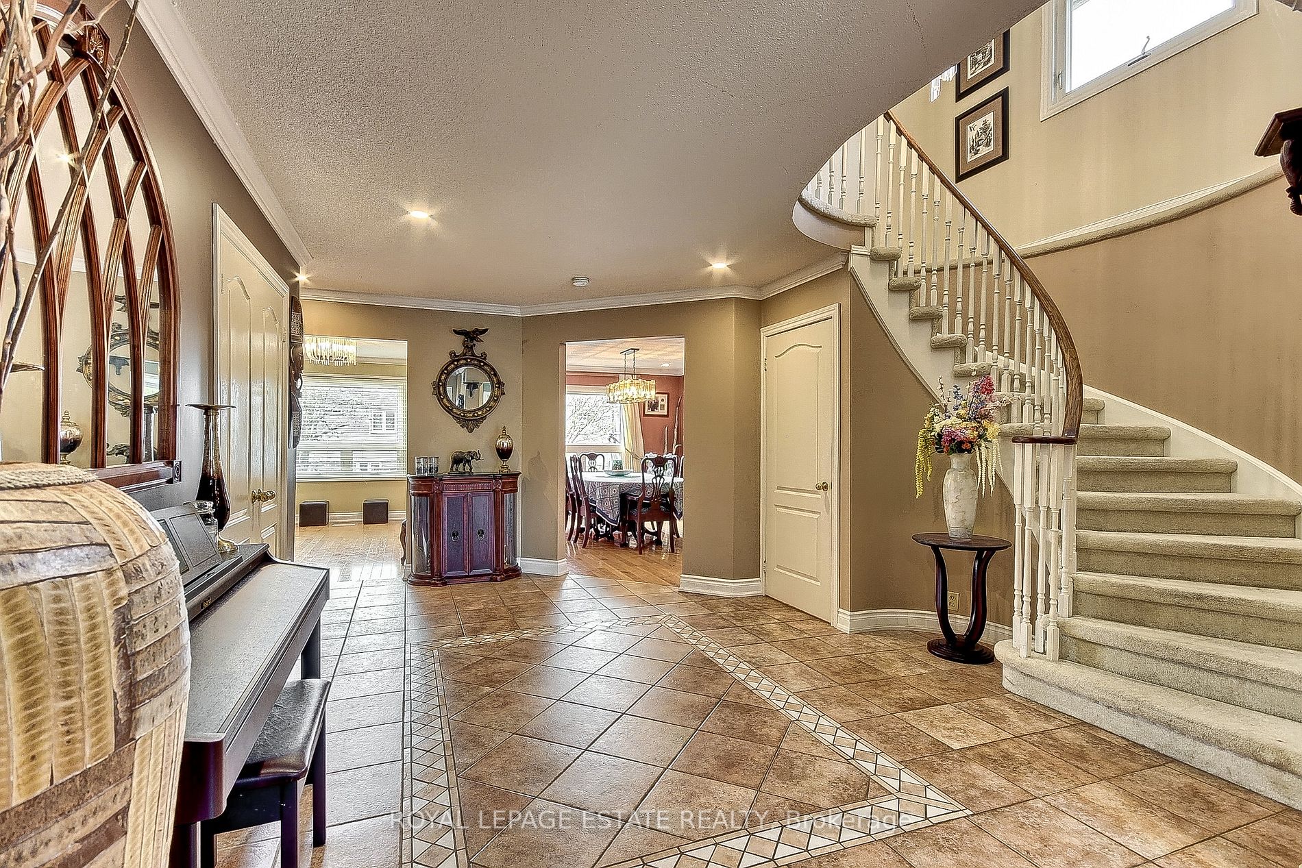 936 Mount Allan Ave