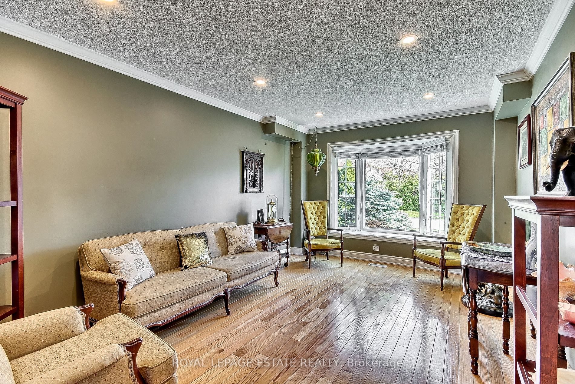 936 Mount Allan Ave