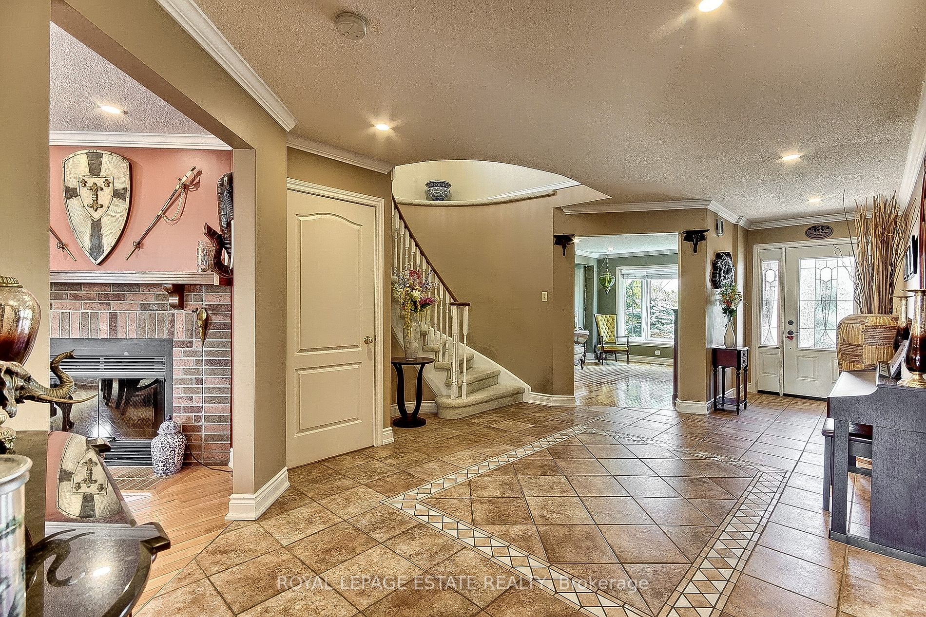 936 Mount Allan Ave