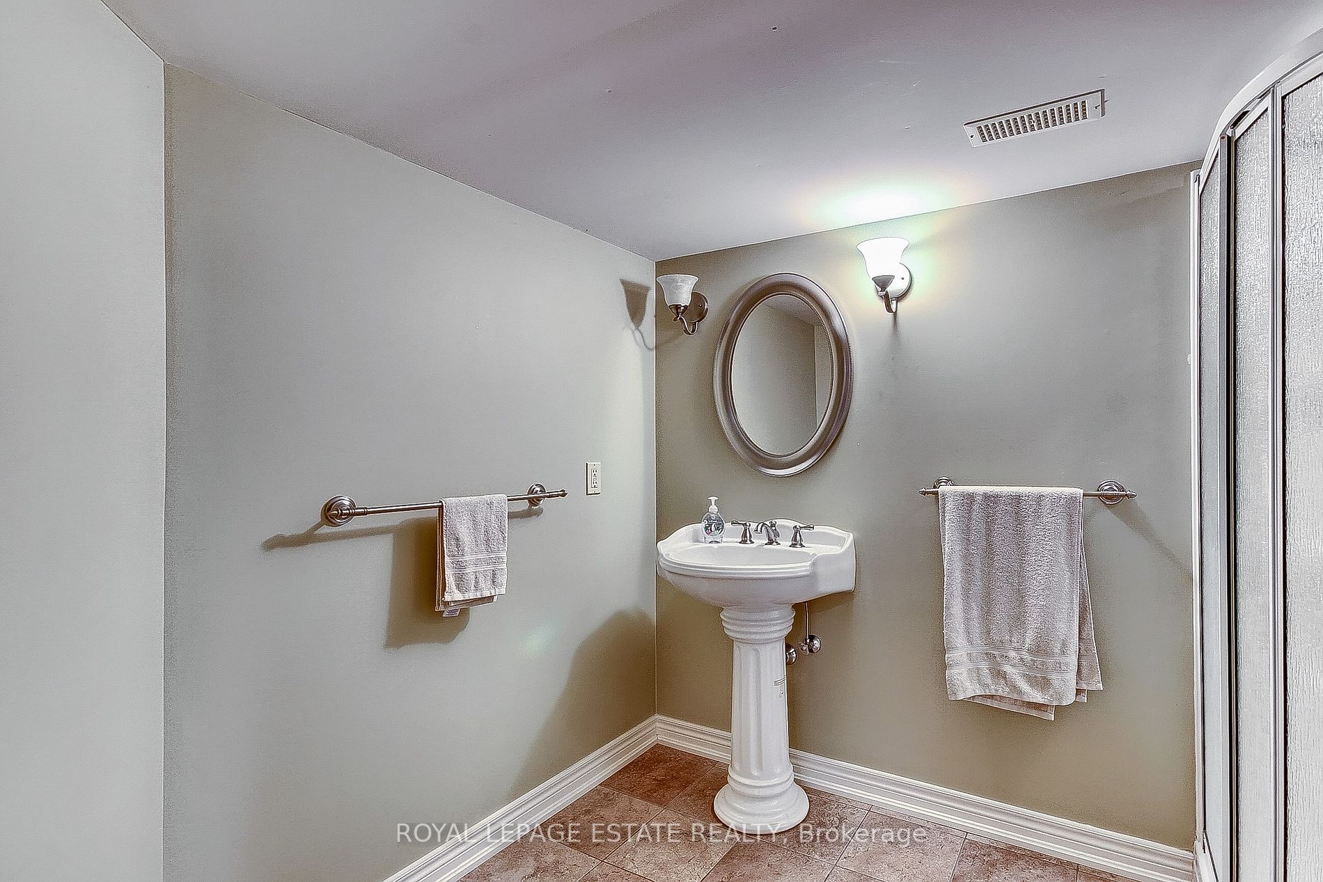 936 Mount Allan Ave