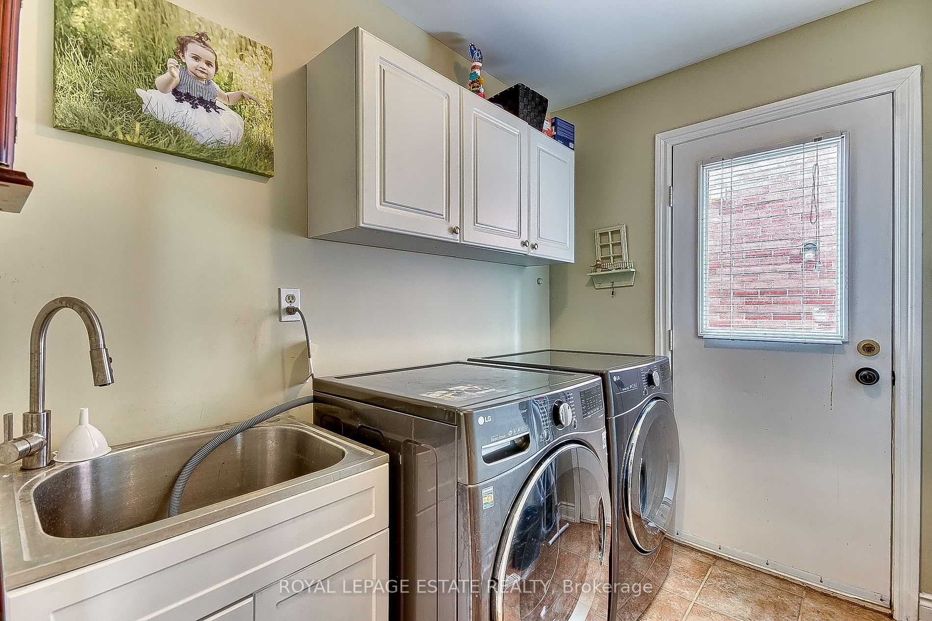 936 Mount Allan Ave