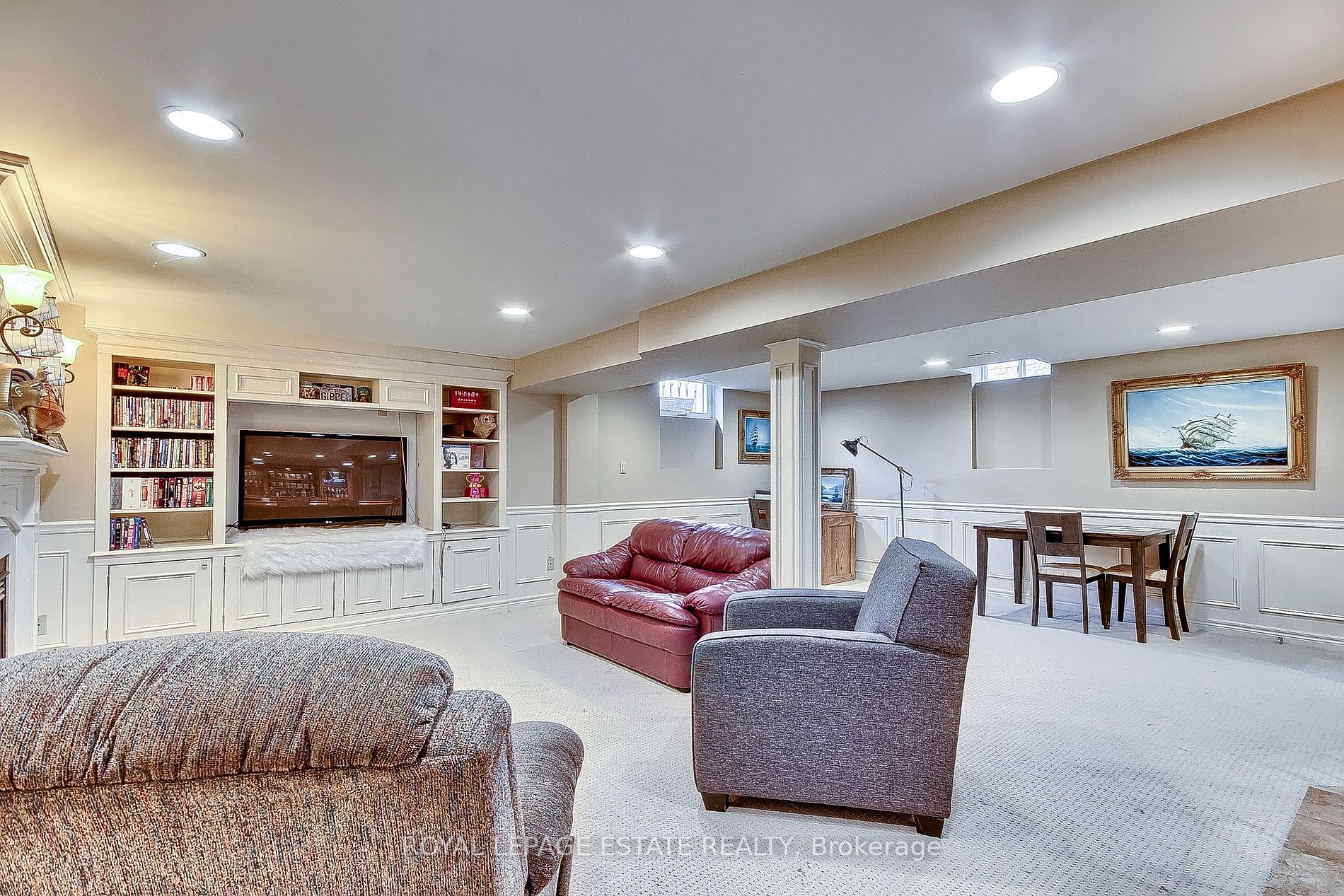 936 Mount Allan Ave