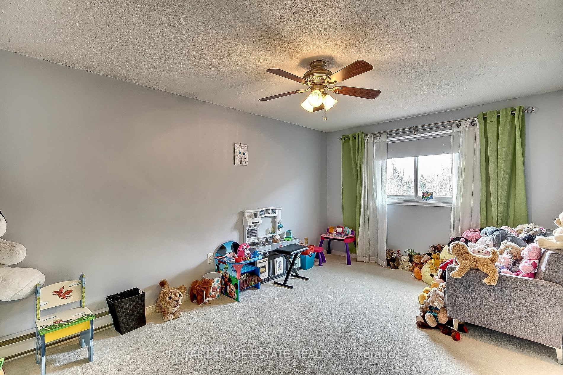 936 Mount Allan Ave