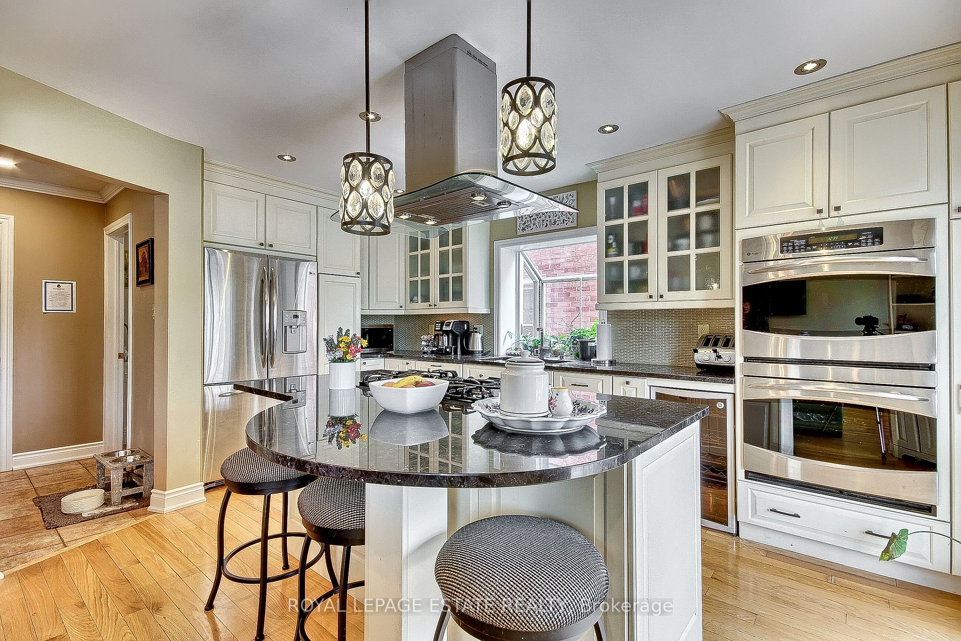936 Mount Allan Ave
