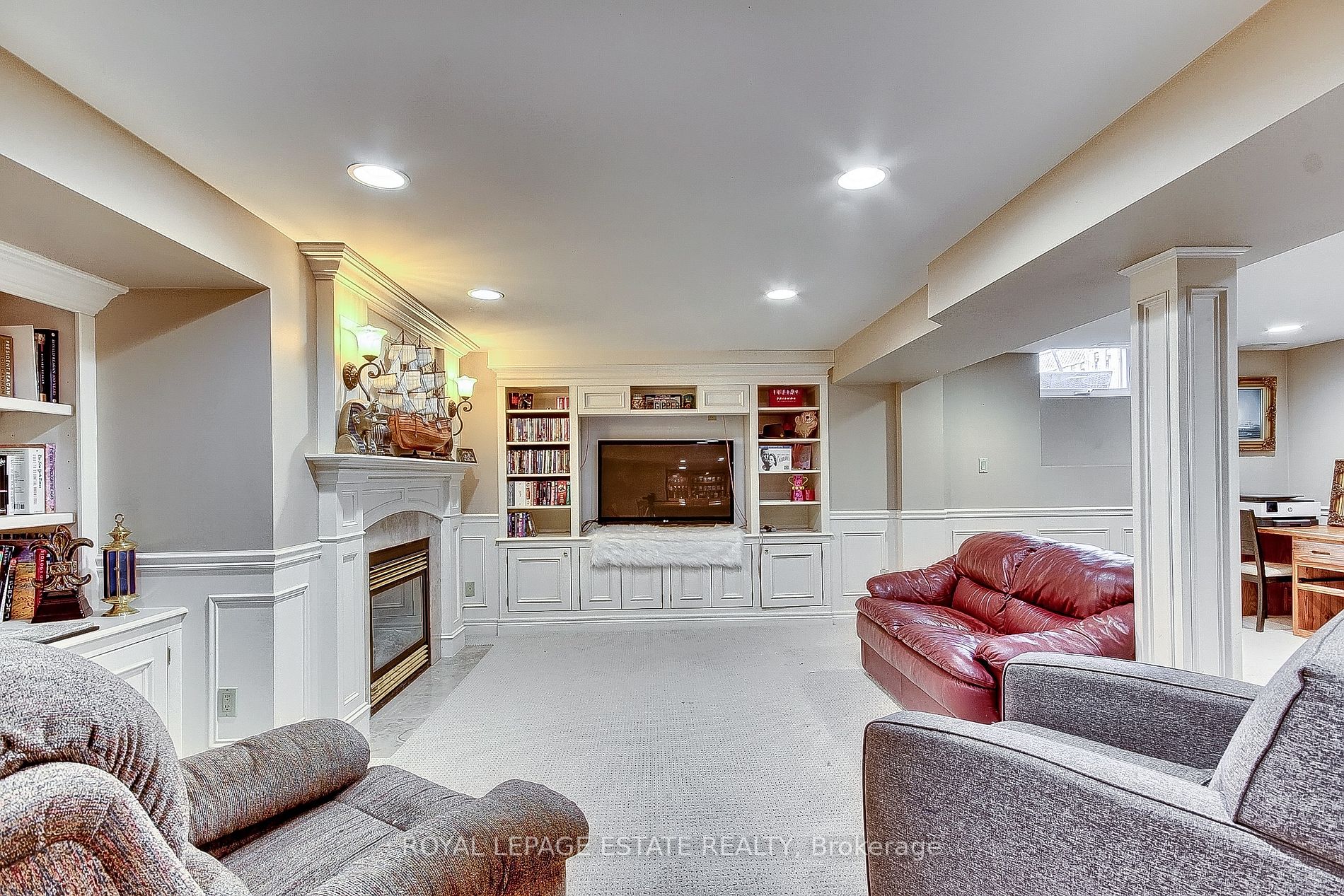 936 Mount Allan Ave