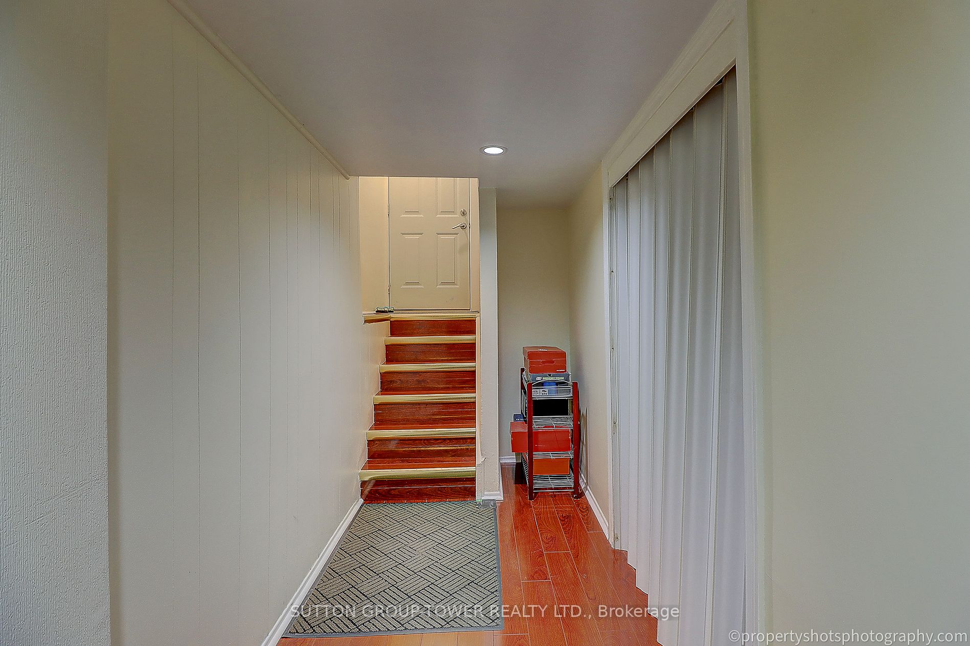 156 Warden Ave