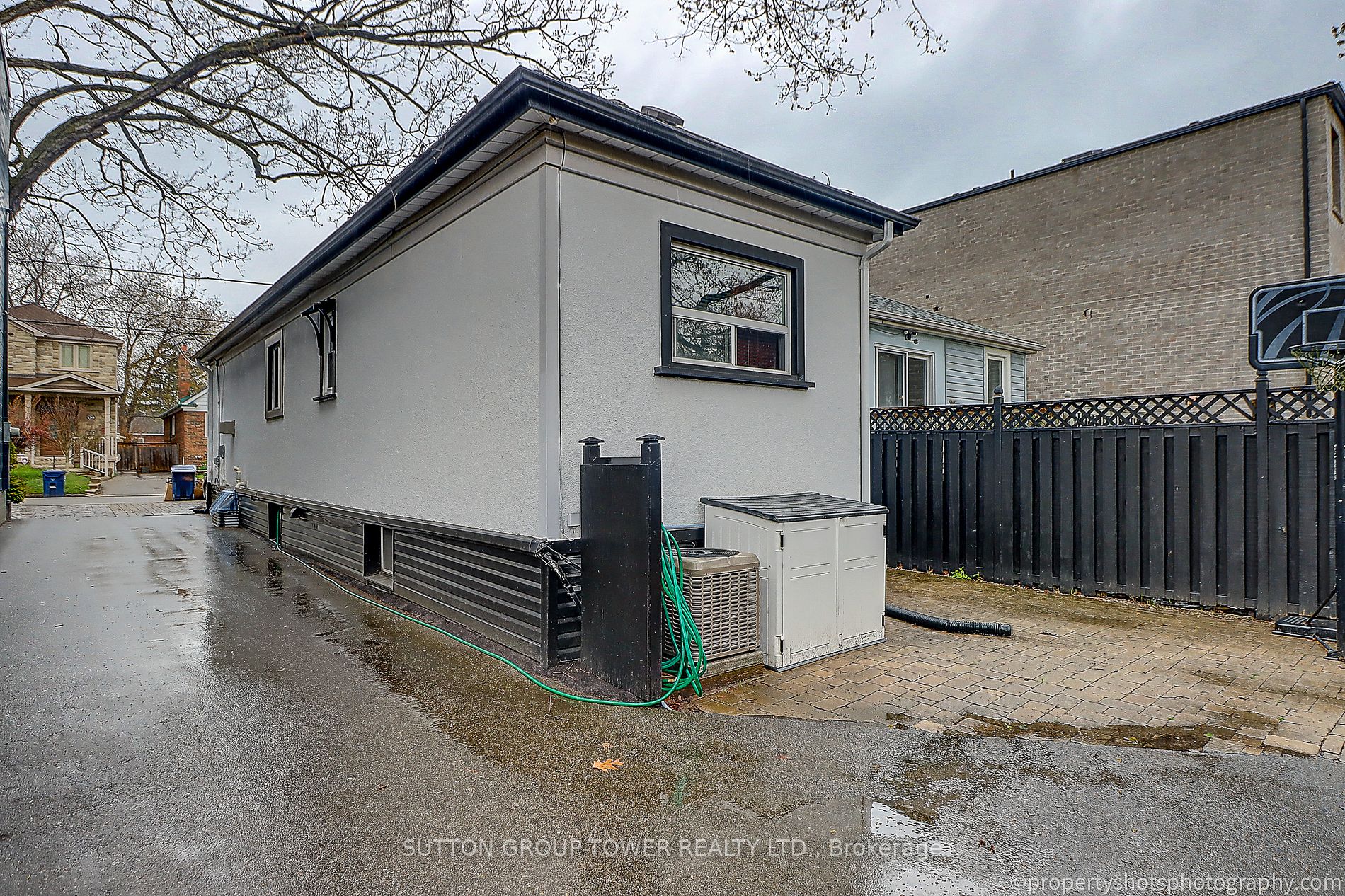 156 Warden Ave