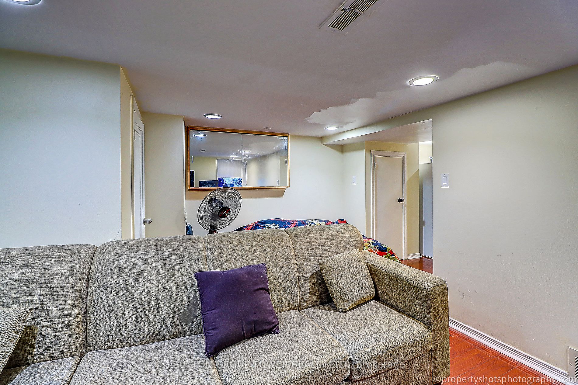 156 Warden Ave