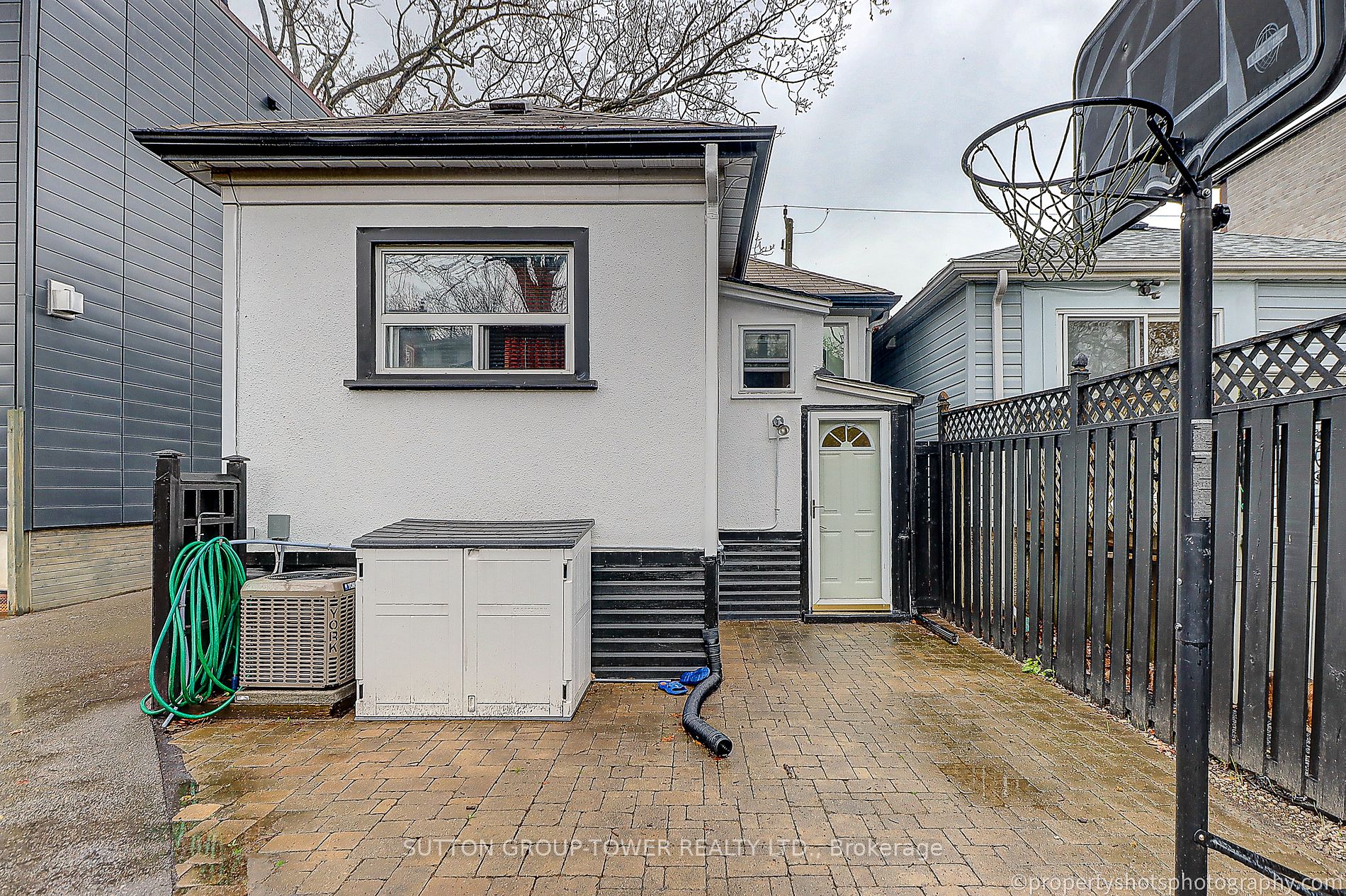 156 Warden Ave