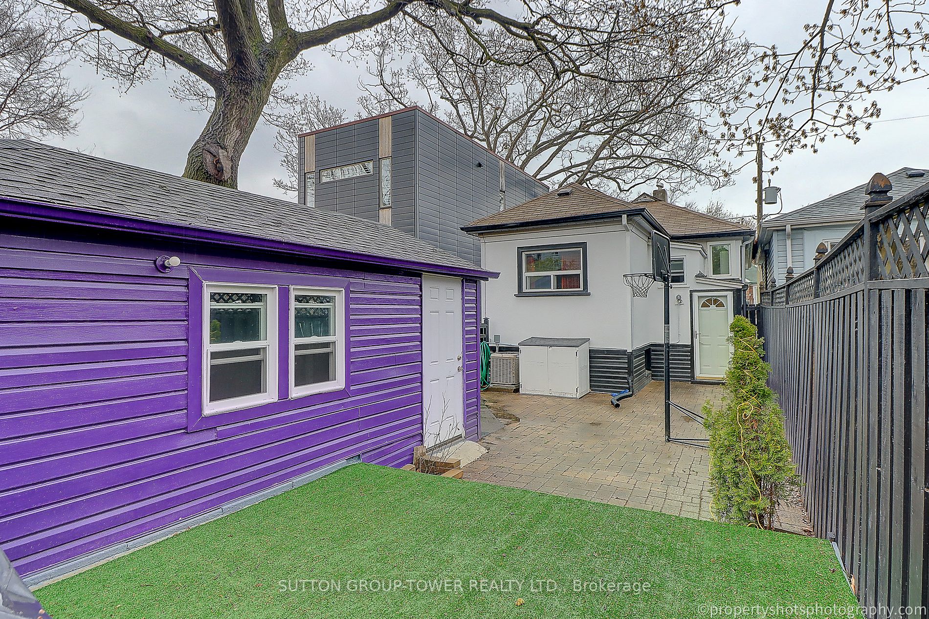156 Warden Ave