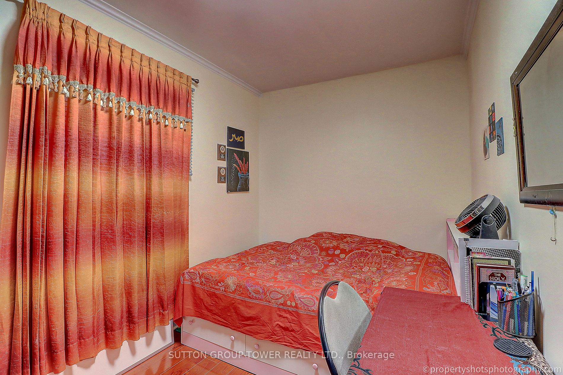156 Warden Ave