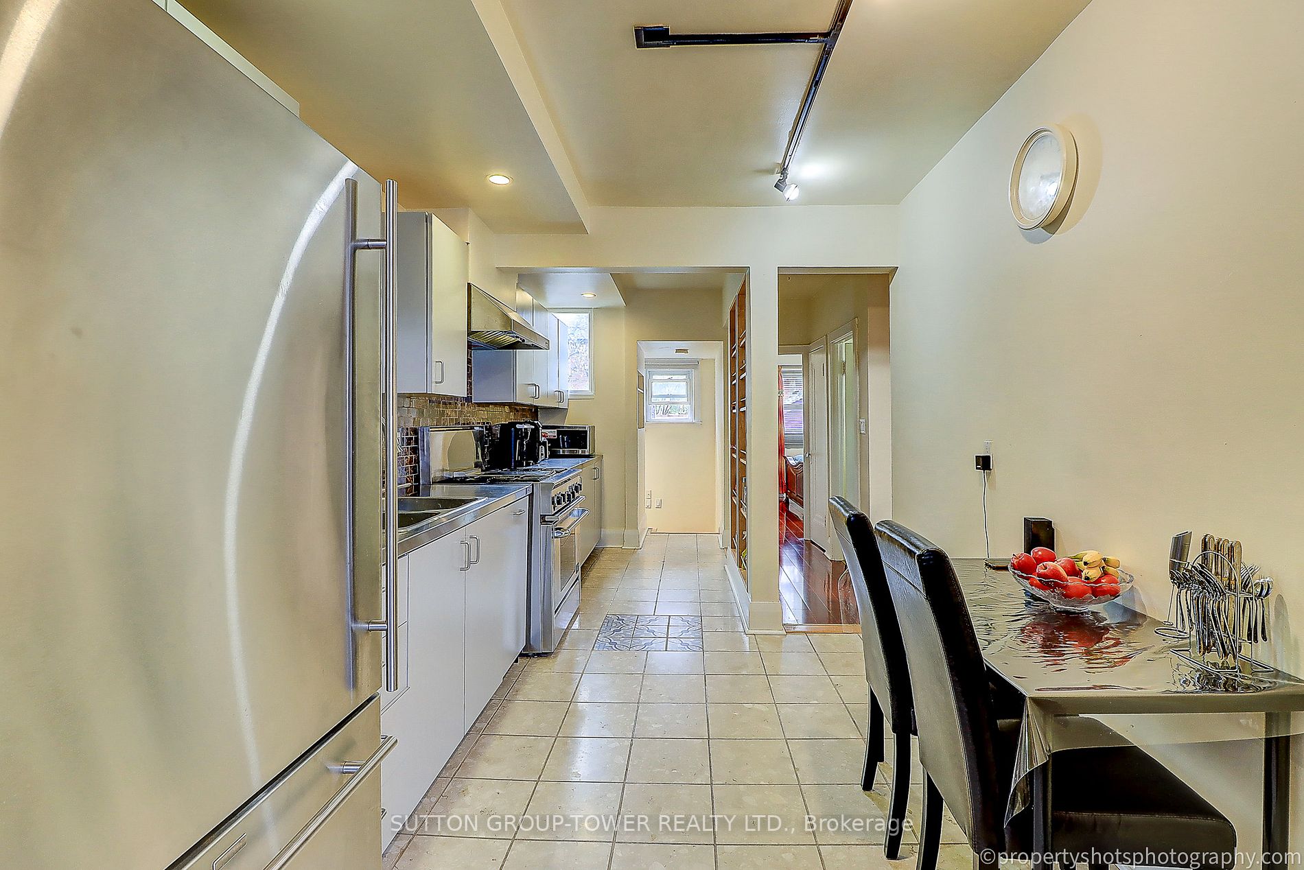 156 Warden Ave