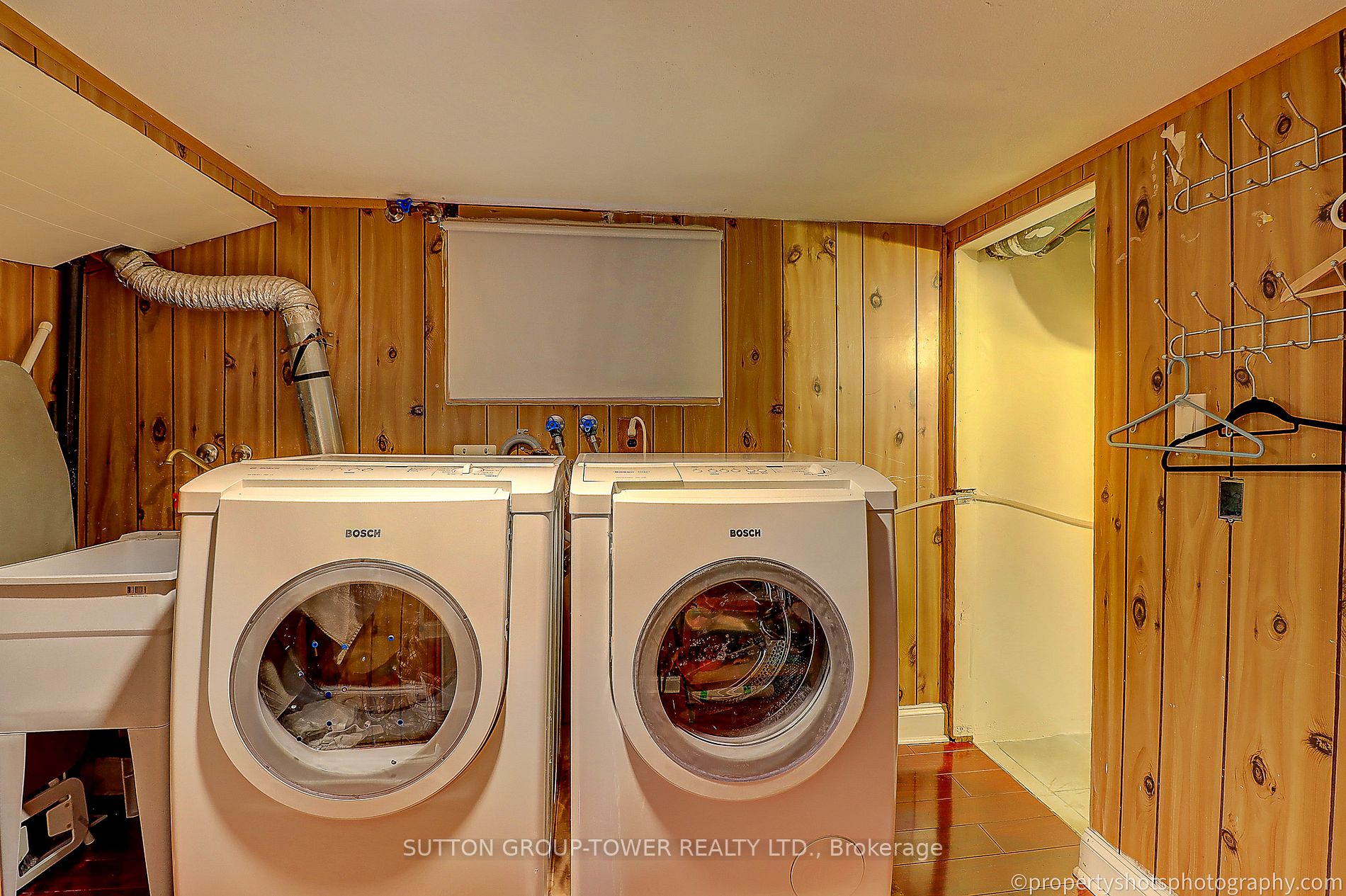 156 Warden Ave