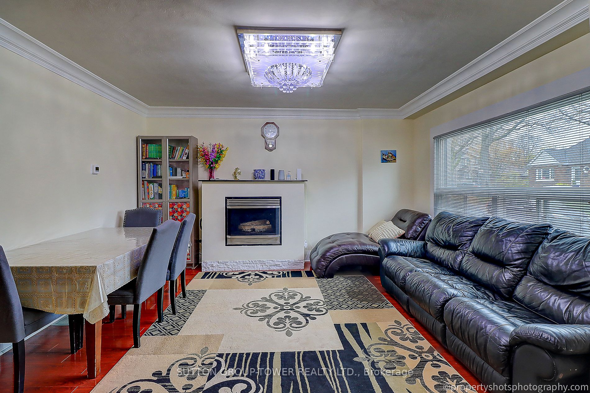156 Warden Ave