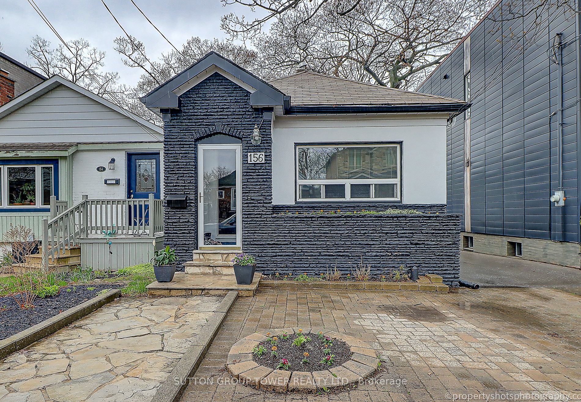 156 Warden Ave