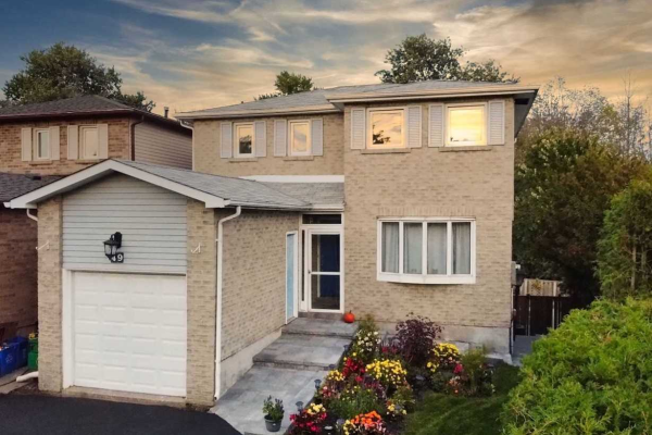 49 Charlton Cres, Ajax