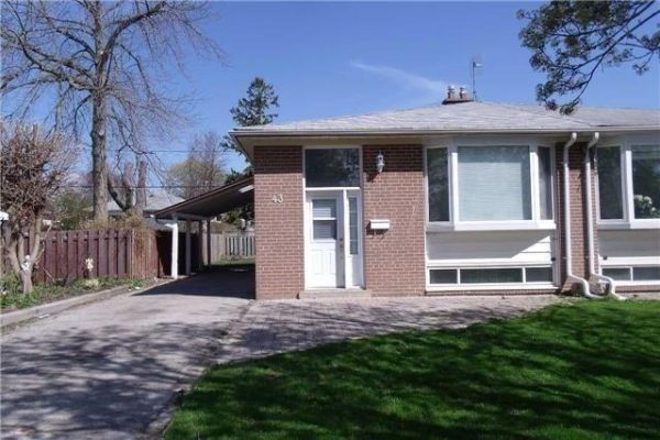 43 Thorncroft Cres, Ajax