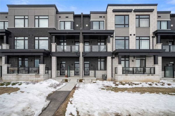 2550 Castlegate Crossing Dr, Pickering