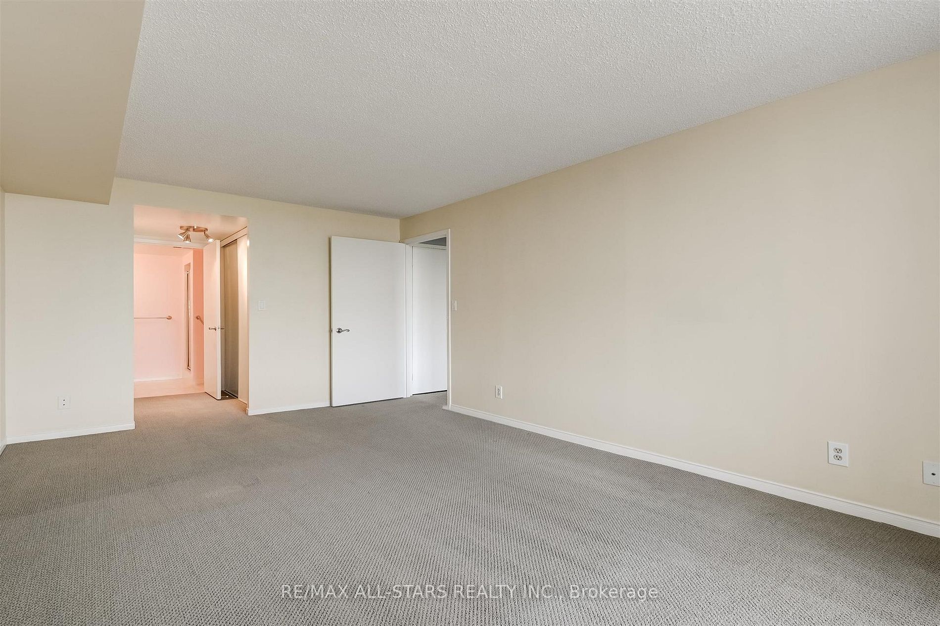 90 Dale Avenue #502