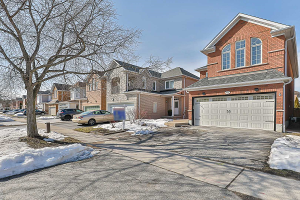 499 Woodsmere Cres, Pickering