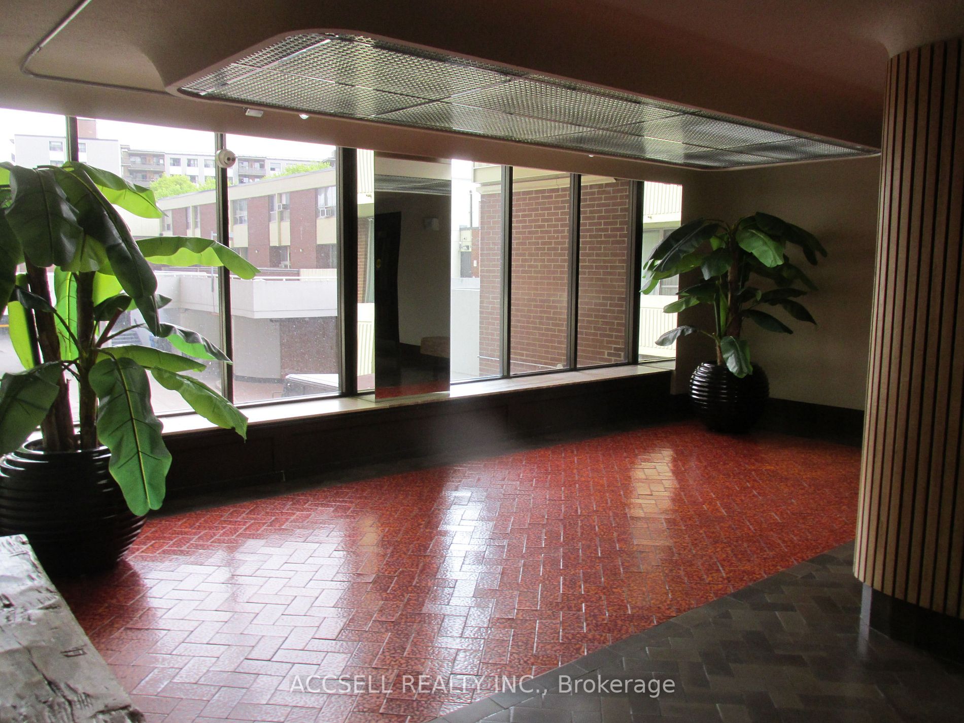 Listing E5979500 - Large Photo # 2