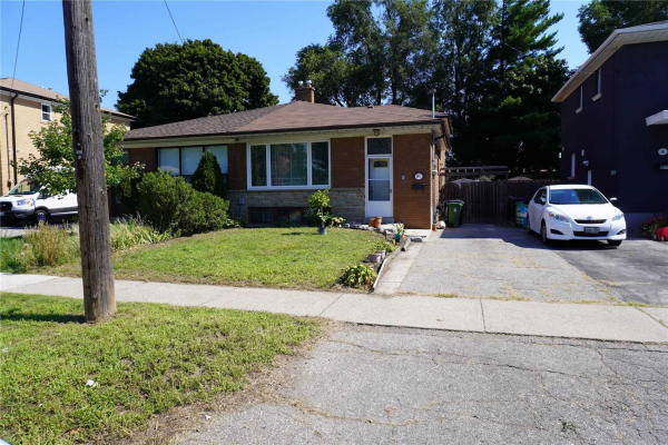 143 Rodda Blvd, Toronto