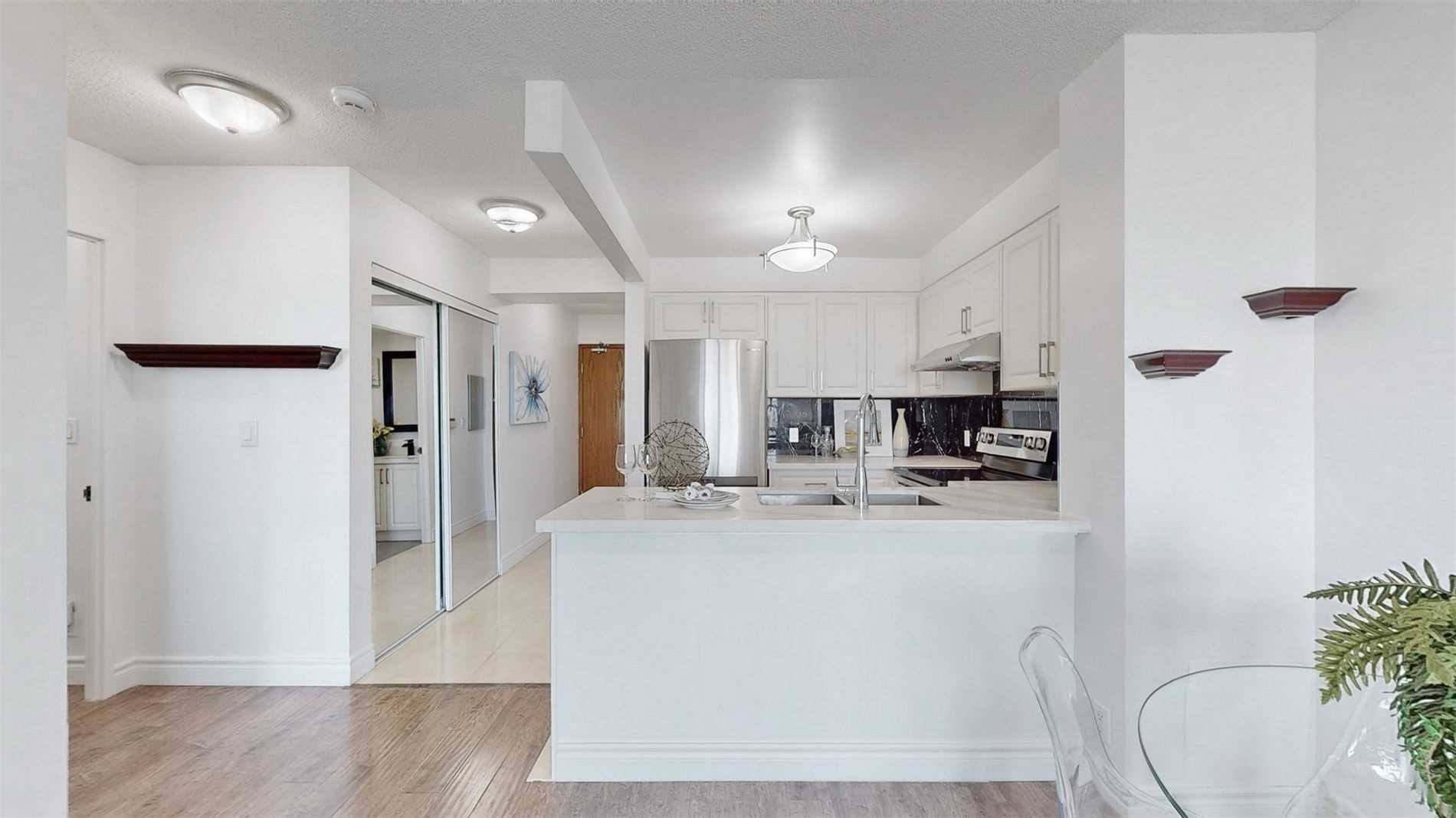 1 Lee  Centre Drive, #503